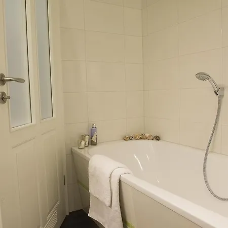 Der Westfluegel Knappe Gerhard *