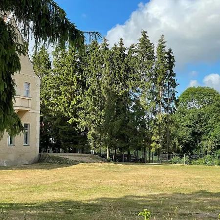 Der Westfluegel Knappe Gerhard *